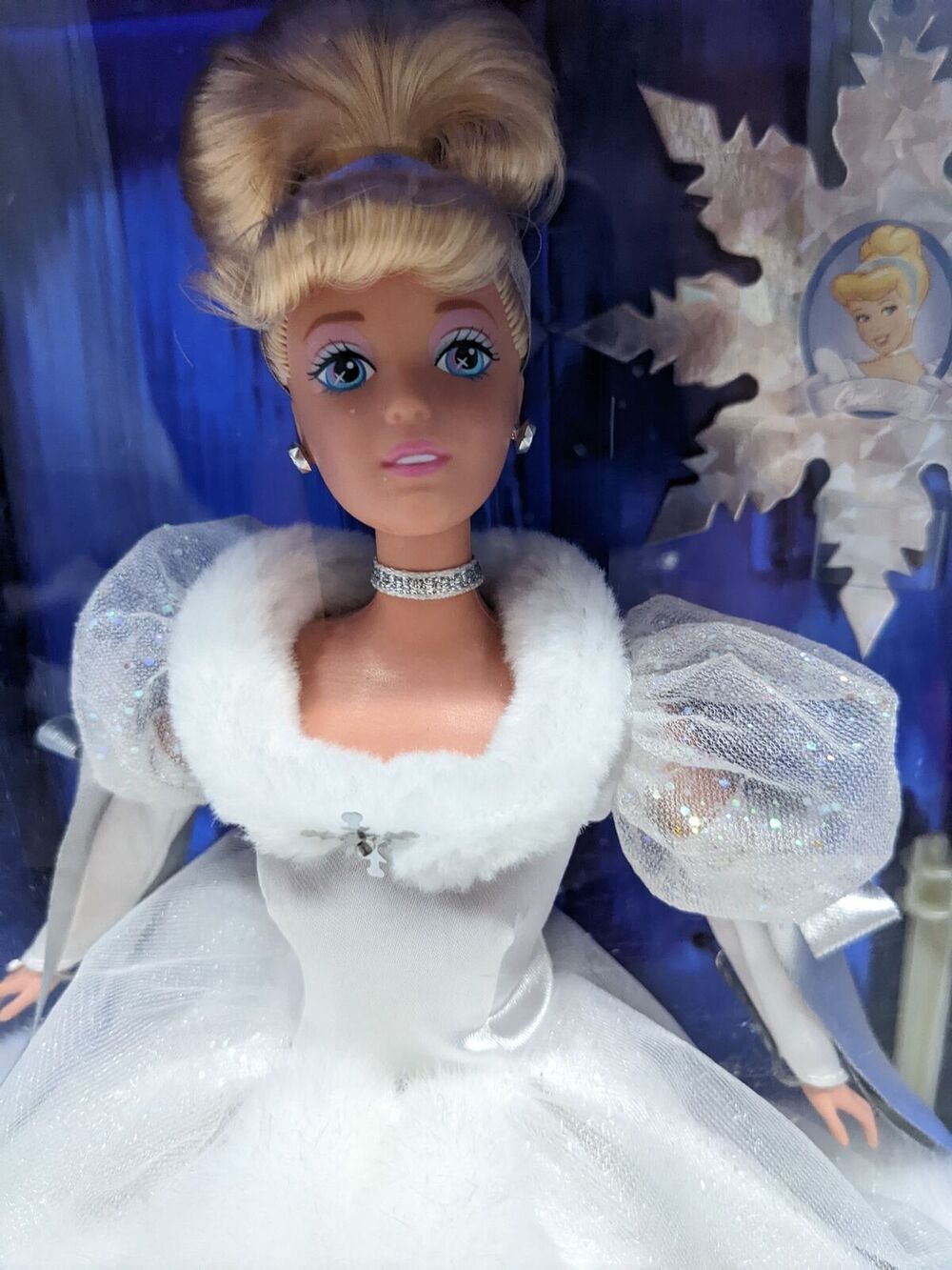 Disney - Holiday Princess Cinderella Doll - 1996 - 16090